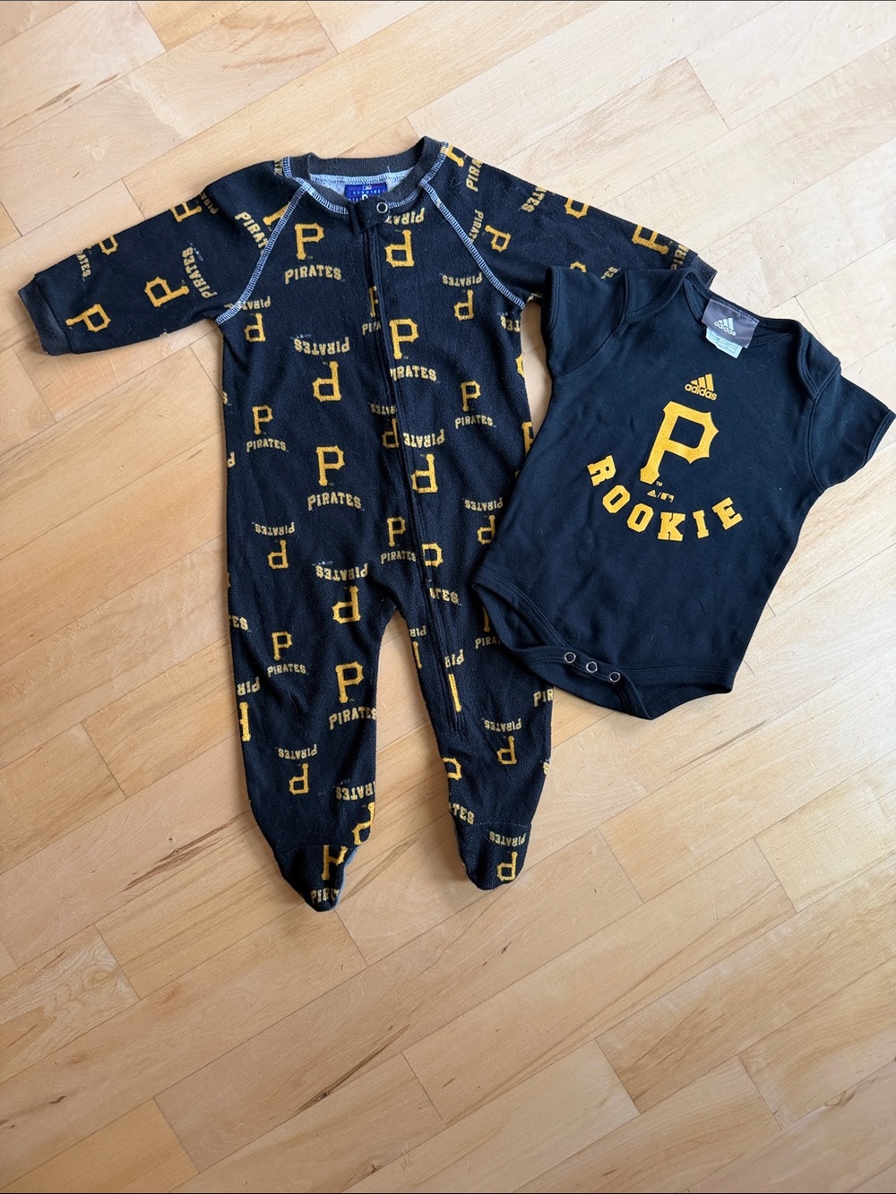 Pittsburgh Pirates Black & Gold  Two Item Set